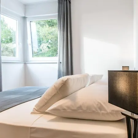 Lion's Starlight Apartman Podstrana